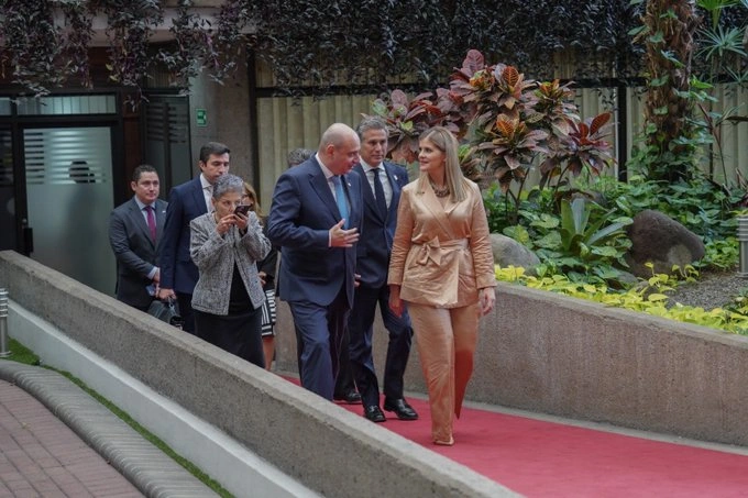 Azerbaijan’s ambassador to Costa Rica presents credentials to President (PHOTO)