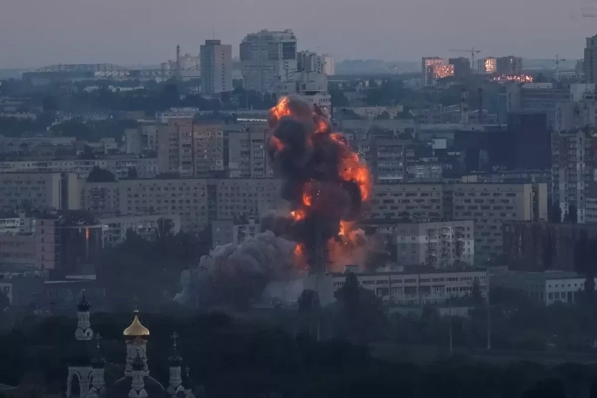 Russian drone strikes Kyiv residential building, four injured VIDEO
