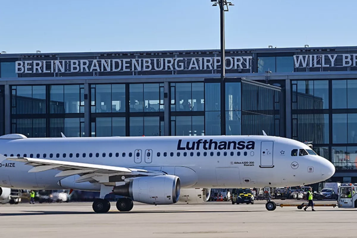 German authorities advise airlines to avoid Iranian airspace