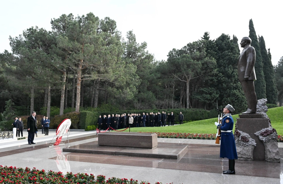 Turkish Vice President Cevdet Yılmaz pays tribute to National Leader Heydar Aliyev (PHOTO)