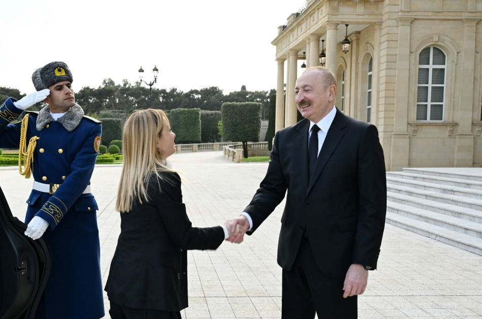 President Ilham Aliyev holds one-on-one meeting with President of the Italian Council of Ministers Giorgia Meloni (PHOTO)