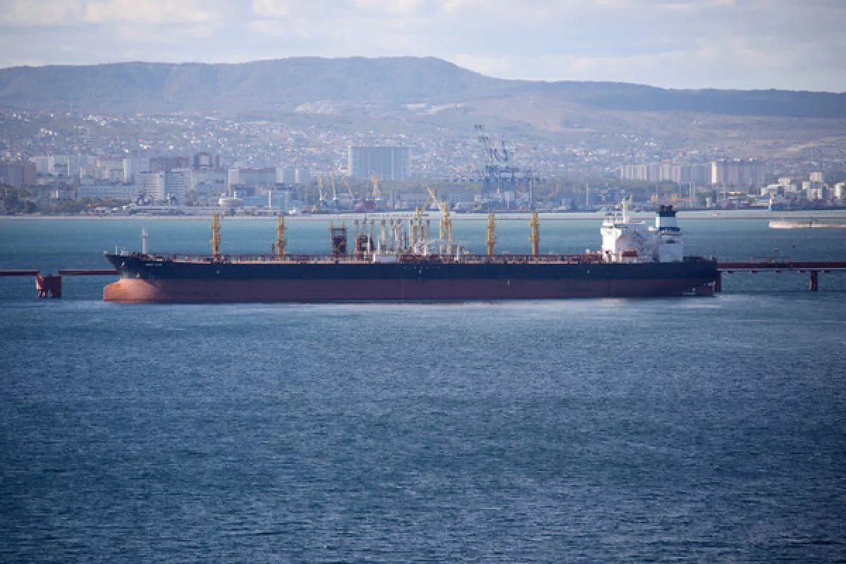 Kazakhstan suspends oil exports via Novorossiysk after tanker attacks