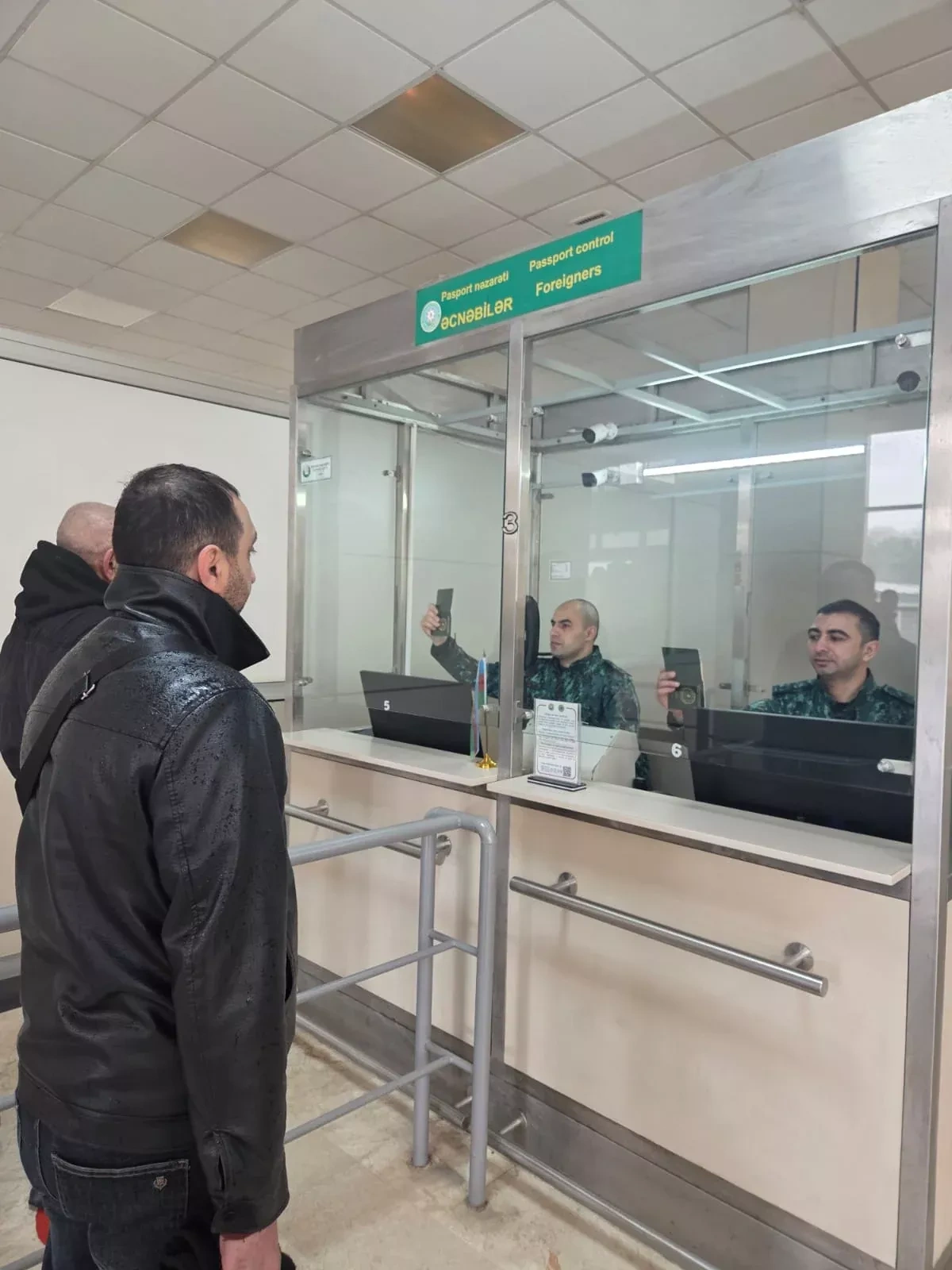 Some 370 evacuated from Iran through Azerbaijan Photo