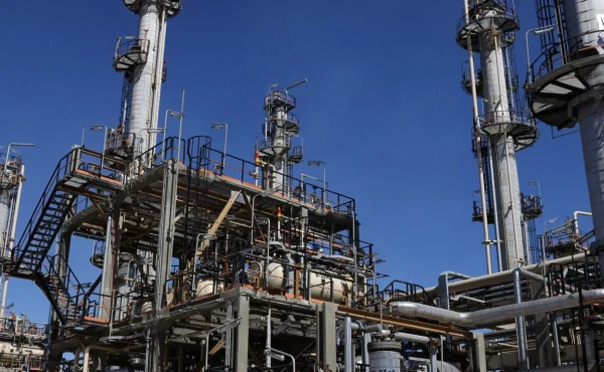 Iran to restart damaged Lavan oil refinery within 10 days
