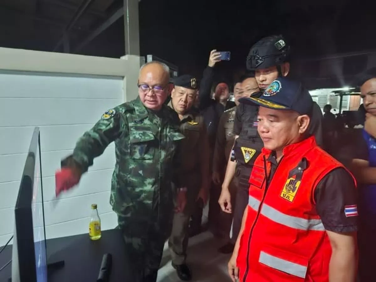 Ammunition warehouse fire causes explosions in eastern Thailand photo