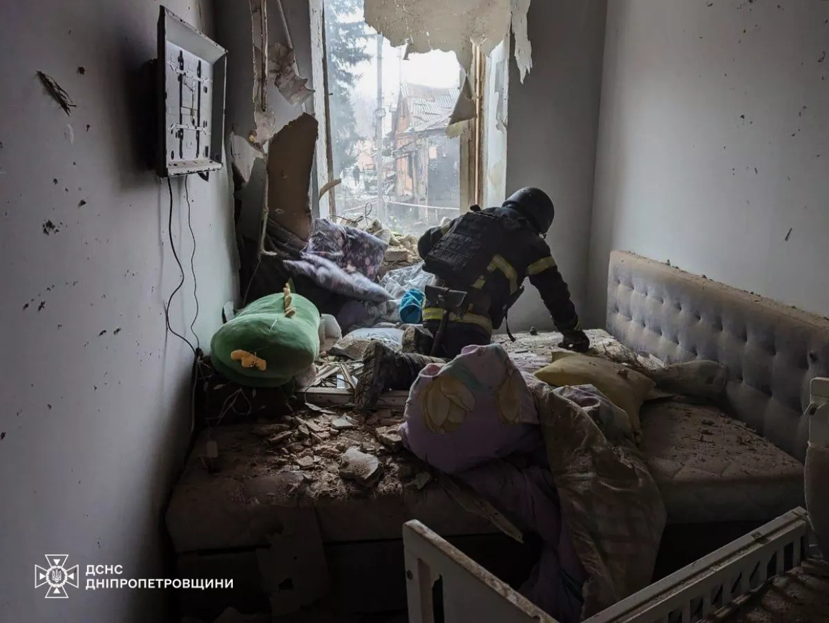 Russian strike hits Ukraine's Kryvyi Rih, injuring four PHOTO