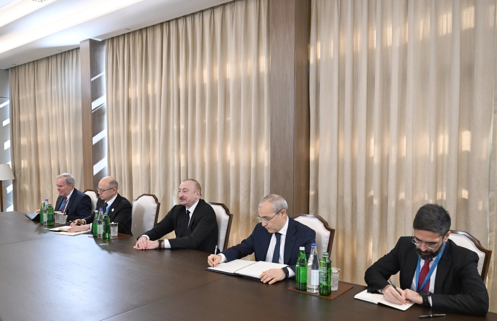 President Ilham Aliyev meets with EU Commissioner for Energy and Housing Policy (PHOTO)