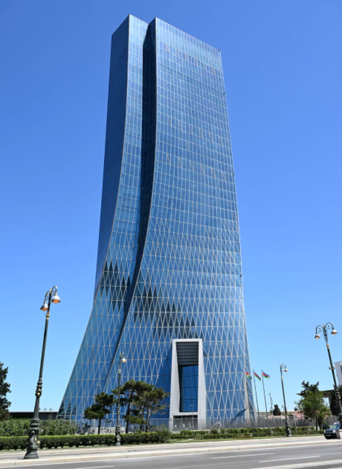 Azerbaijani president inaugurates new Central Bank administrative building PHOTO