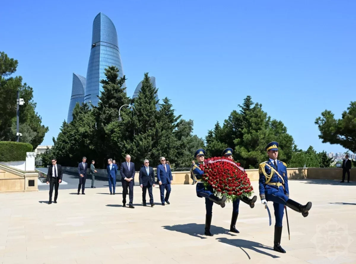 OSCE chief visits Azerbaijan's Martyrs' Lane during official trip PHOTO