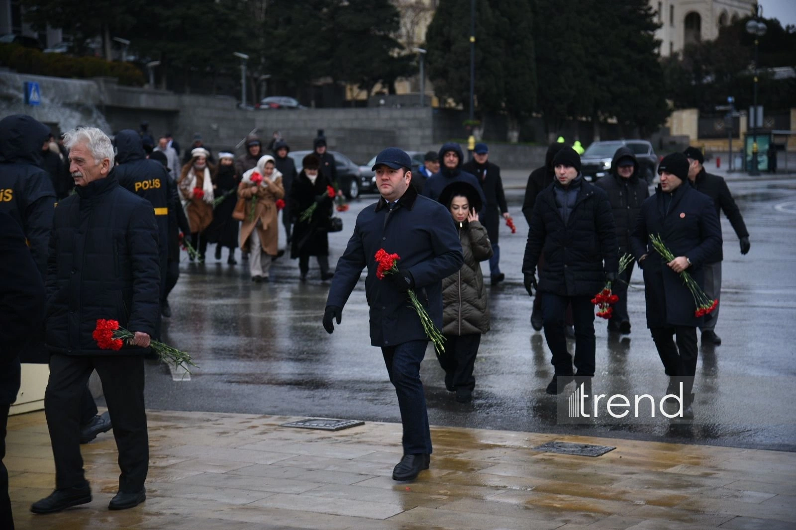 Azerbaijani people honor memory of victims of 20 January tragedy (PHOTO)