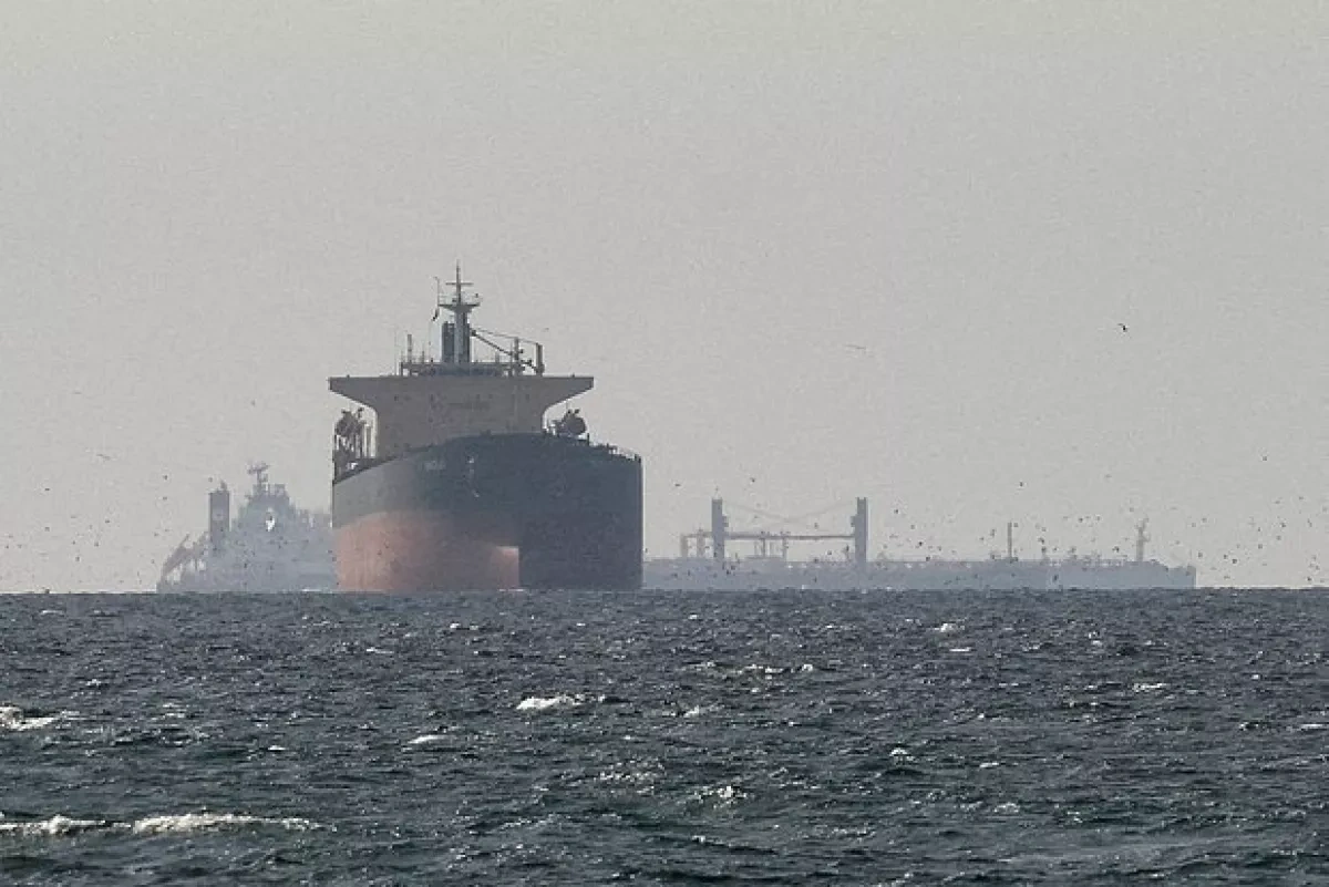 NYT: Confusion grows over US blockade as ships still transit Strait of Hormuz