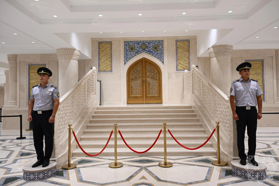 Azerbaijani journalists visit Imam al-Bukhari tourist complex near Samarkand (PHOTO)