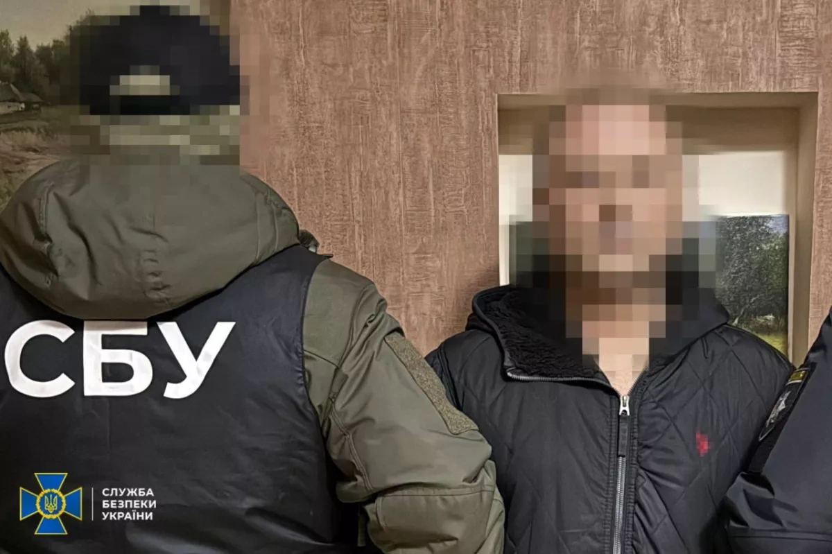 Ukraine police foil sale of large cache of frontline weapons Photo