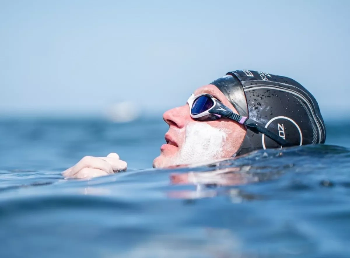 Polish swimmer makes history with first-ever 160 km Baltic Sea crossing VIDEO