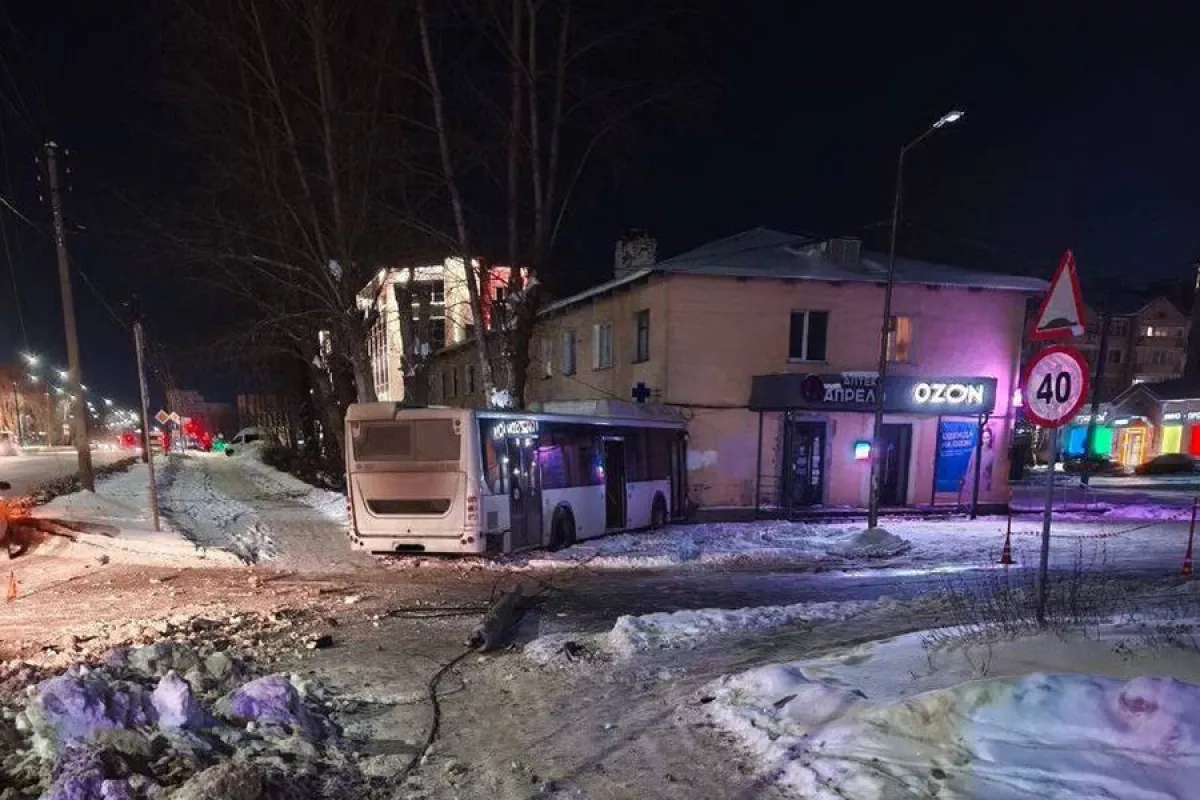 Passenger bus crashes into building in Russia's Veliky Novgorod