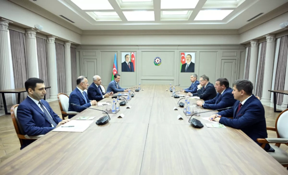 Azerbaijani PM discusses cooperation with Russian health minister