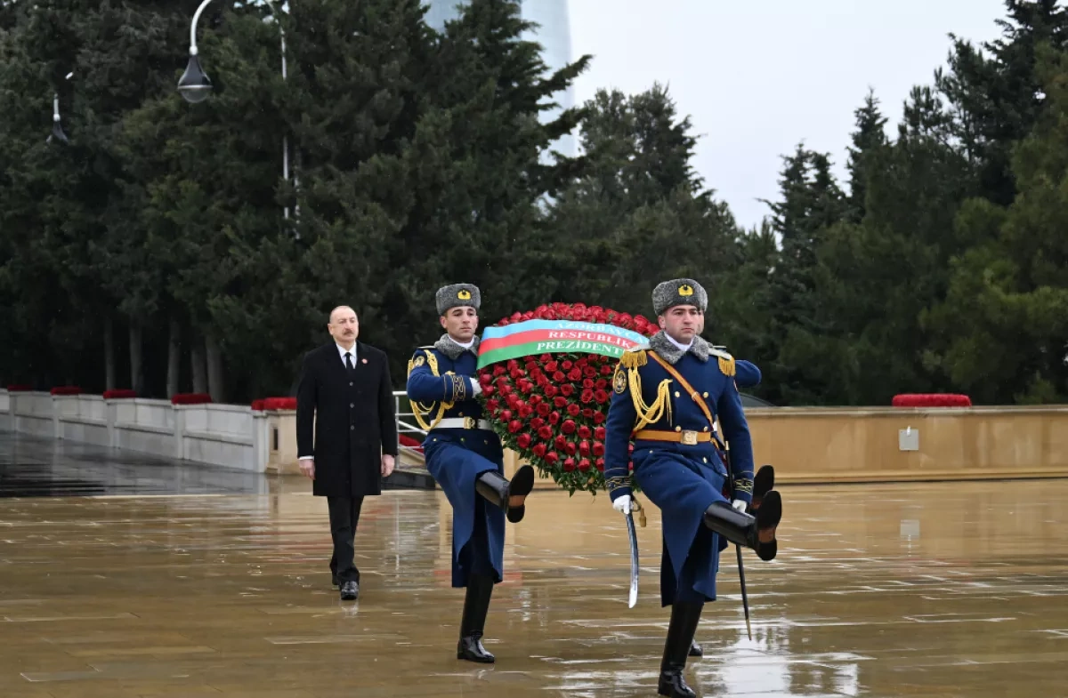 President Aliyev honours 20 January Martyrs at Alley of Martyrs PHOTO