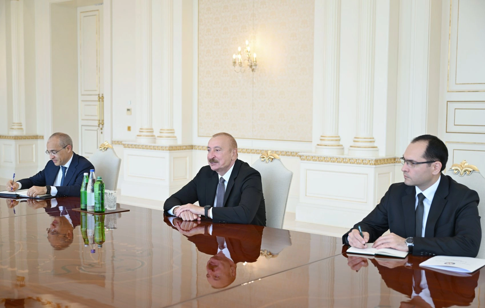 President Ilham Aliyev receives delegation from John Deere (PHOTO)