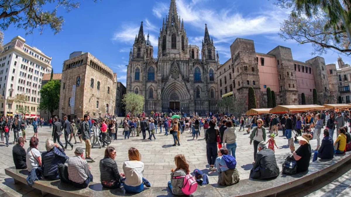 Spain on track to welcome 100 million foreign tourists this year, minister says