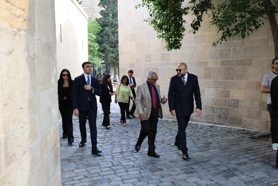 President of Mauritius explores Baku’s historic Icherisheher at WUF13 (PHOTO)
