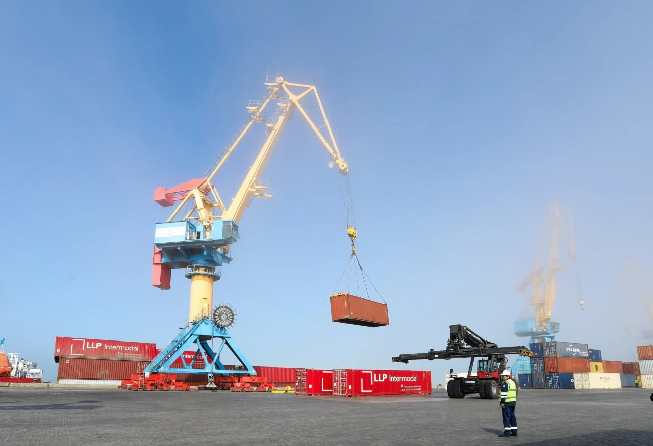 Kazakhstan, Uzbekistan discuss boosting cargo flows via Middle Corridor