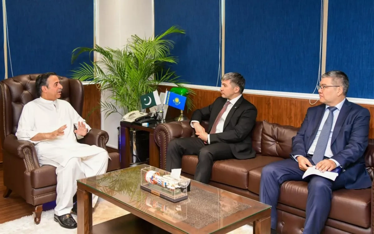 Pakistan offers Kazakhstan access to its ports for cargo transit