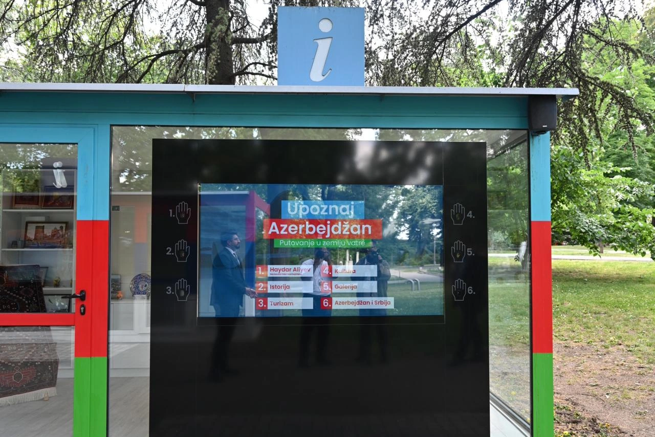 Speaker of Azerbaijani Parliament visits monument to National Leader Heydar Aliyev in Belgrade (PHOTO)