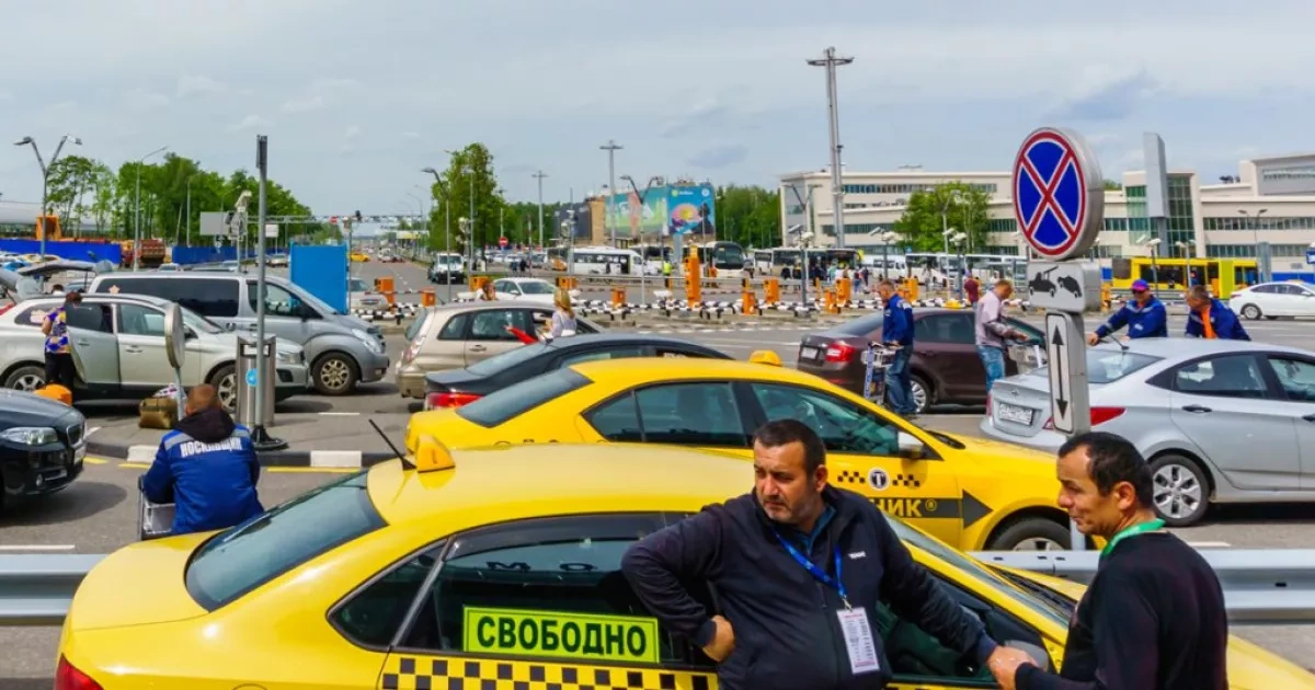 Russia bans taxi drivers from soliciting passengers in Moscow