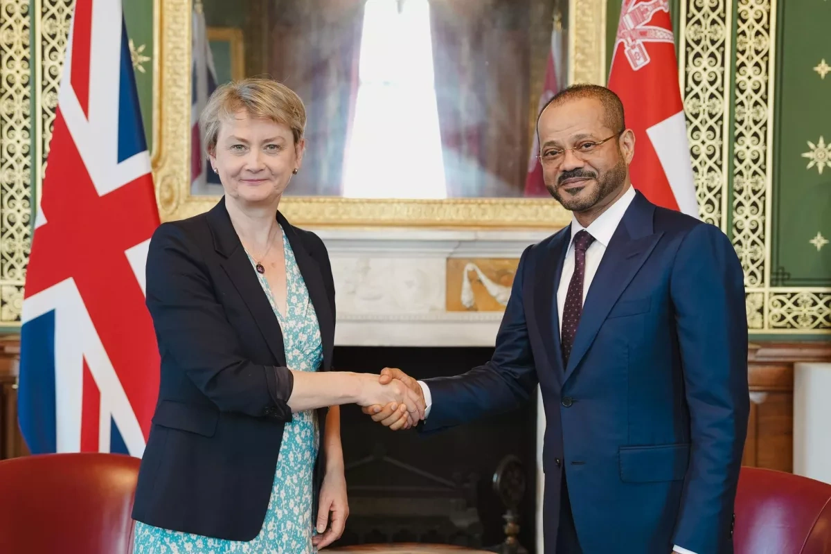 UK FM discusses mine clearance in Hormuz with Omani counterpart