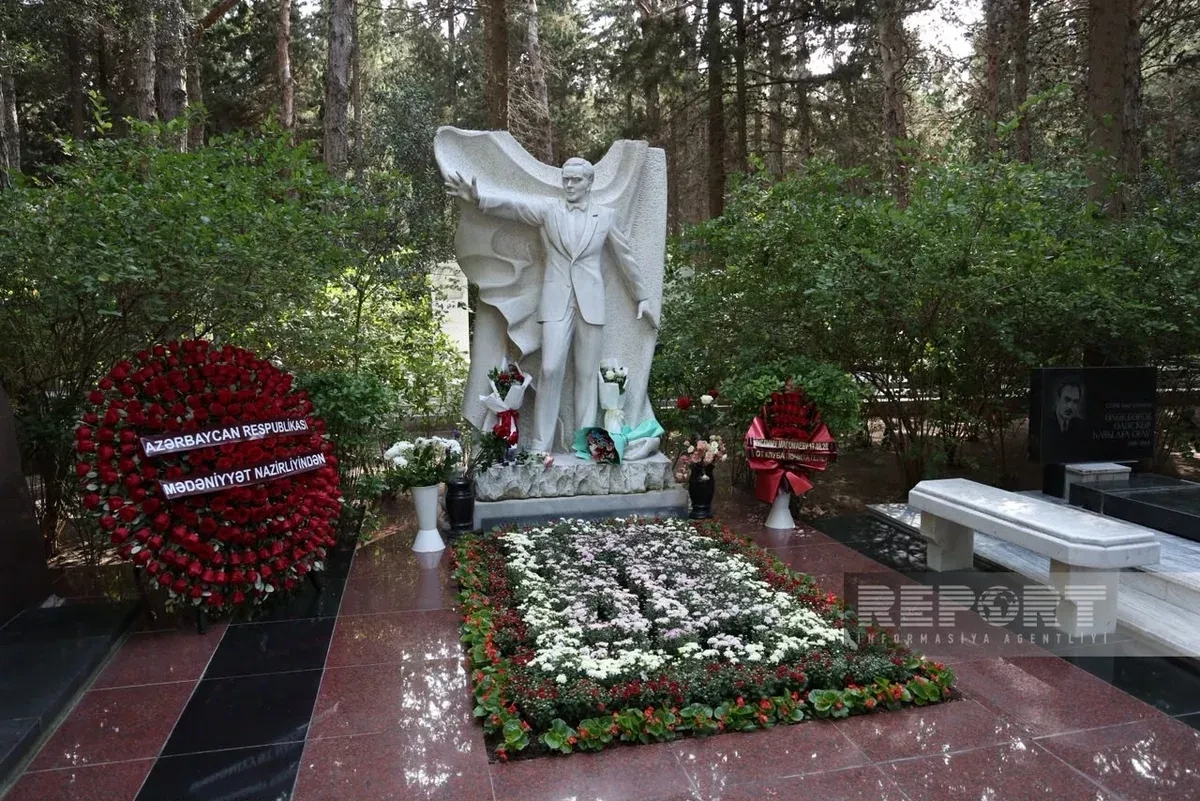Baku honors iconic singer Muslim Magomayev on 84th birth anniversary PHOTO