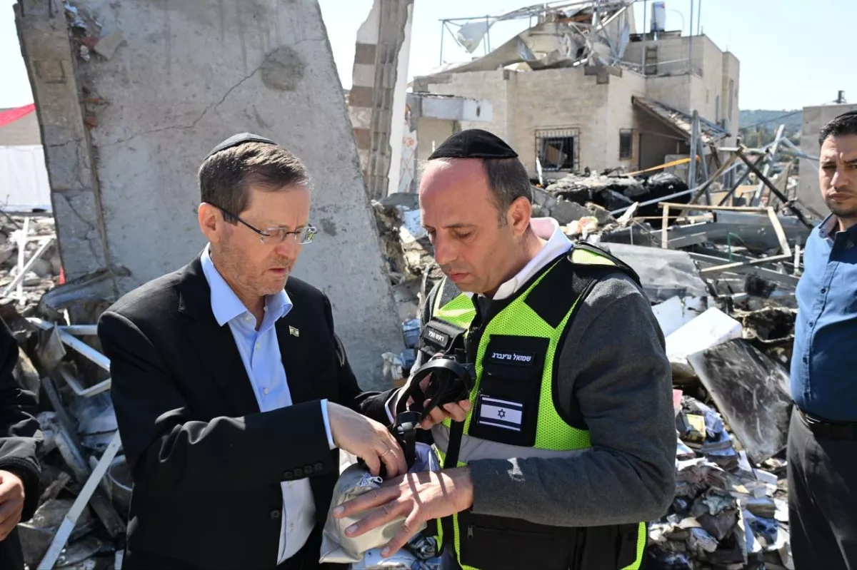 Israeli president visits Beit Shemesh after deadly rocket strike PHOTO
