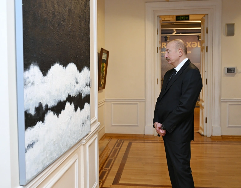 President Ilham Aliyev, First Lady Mehriban Aliyeva, and family members view retrospective exhibition titled “My Absheron: Plus”