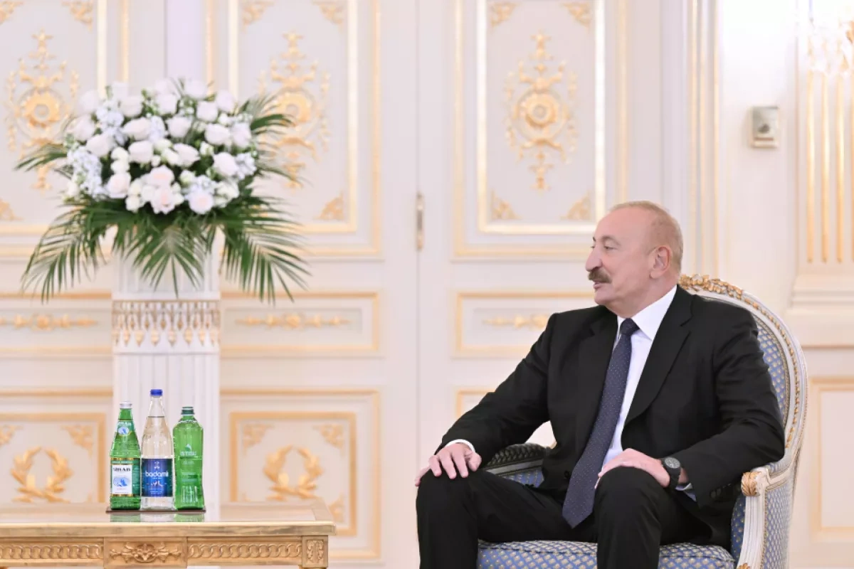 Azerbaijani president holds talks with UAE national security adviser PHOTO / UPDATED