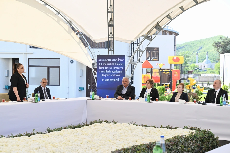 President Ilham Aliyev meets with families moving to first residential complex in Zangilan city (PHOTO)