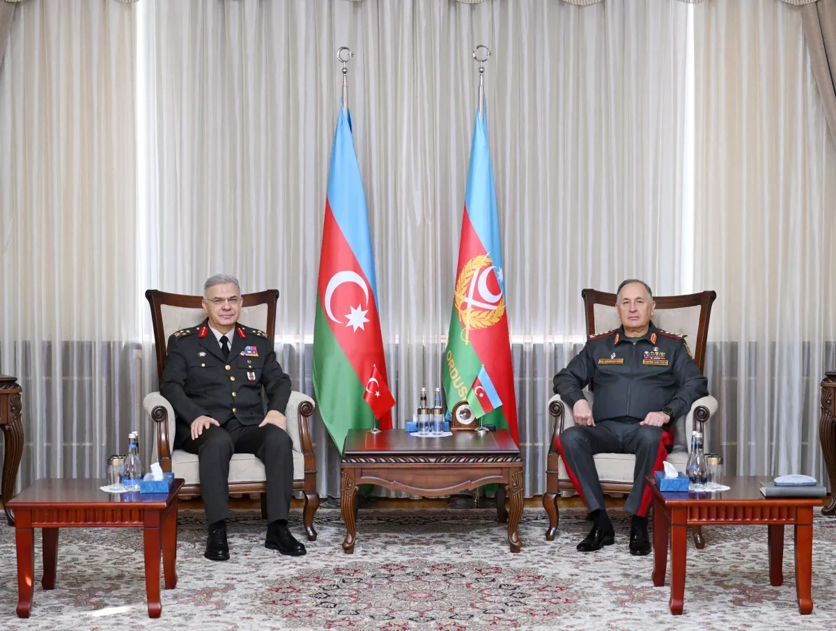 Azerbaijan, Türkiye defence chiefs discuss military cooperation PHOTO