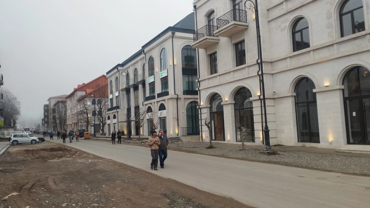 International travelers explore Shusha (PHOTO)