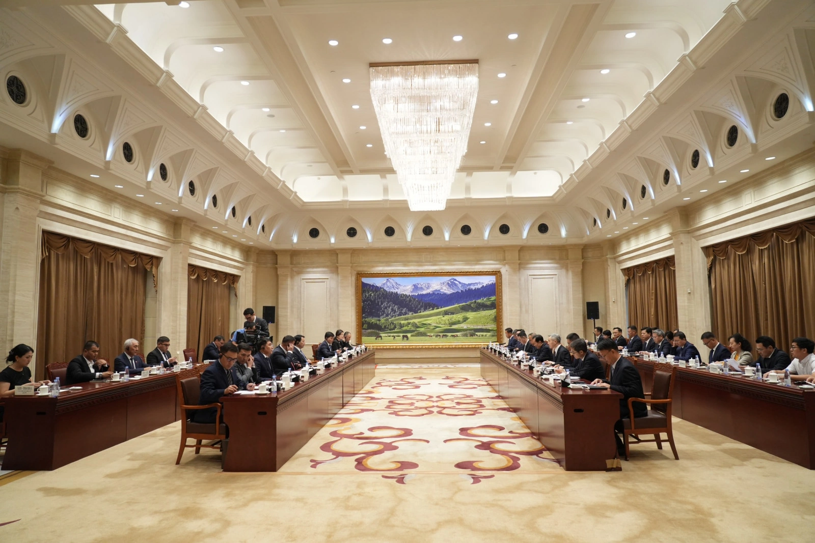 Kyrgyzstan, China plan oil and gas projects, refineries