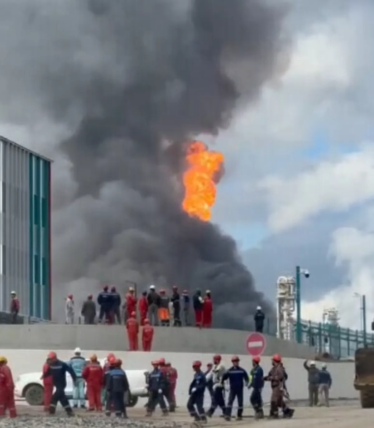 Blaze breaks out at major gas chemical project in Russia PHOTO
