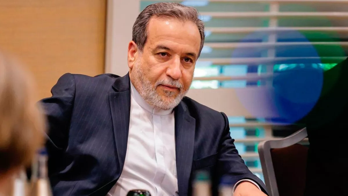 Iranian FM warns US, Israeli bases are "legitimate targets"
