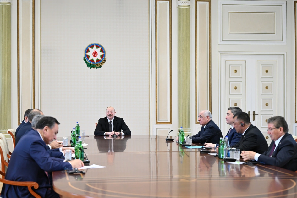 President Ilham Aliyev receives participants of meeting of heads of government of member states of Organization of Turkic States (PHOTO)