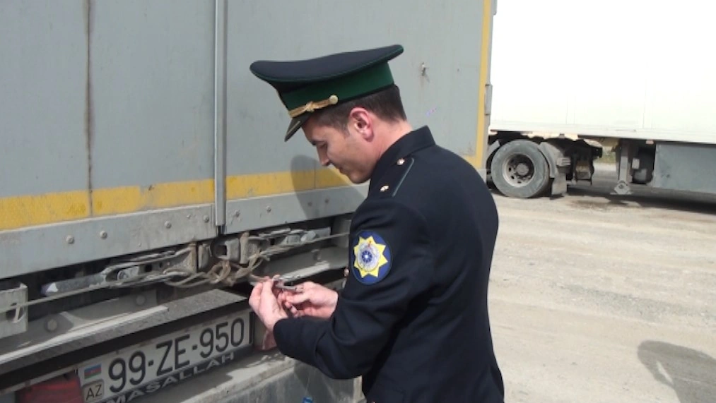 Azerbaijan exports goods to Armenia following customs procedures (PHOTO)