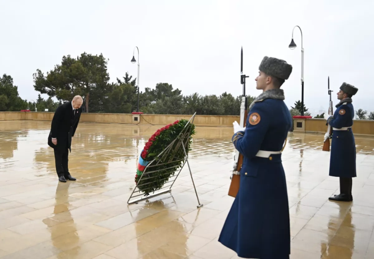 President Aliyev honours 20 January Martyrs at Alley of Martyrs PHOTO