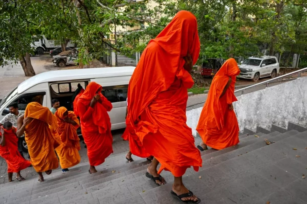 Buddhist monks arrested in Thailand airport with record drug haul