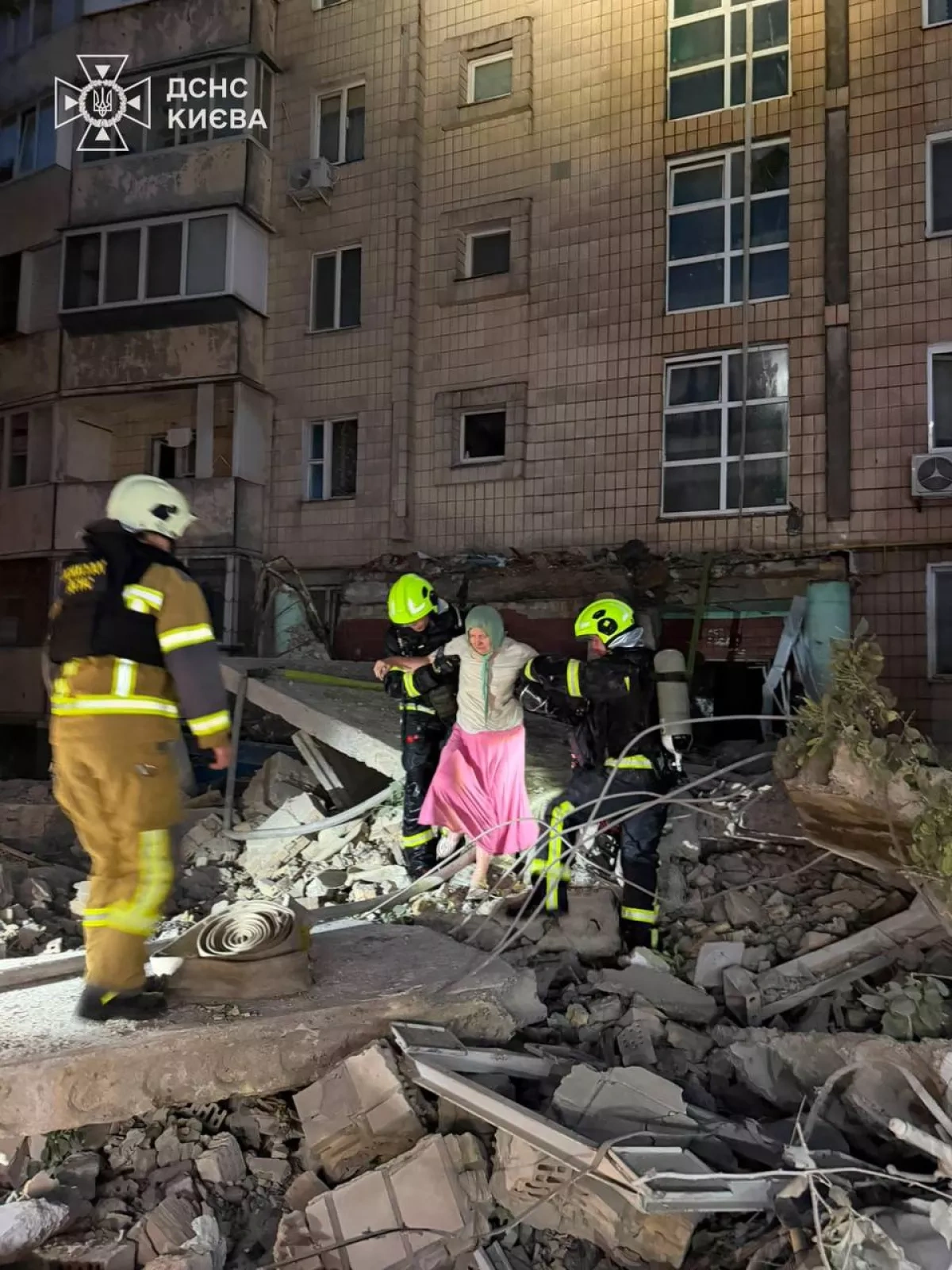 Kyiv takes brunt of overnight Russian attack as SOCAR station damaged PHOTO / VIDEO