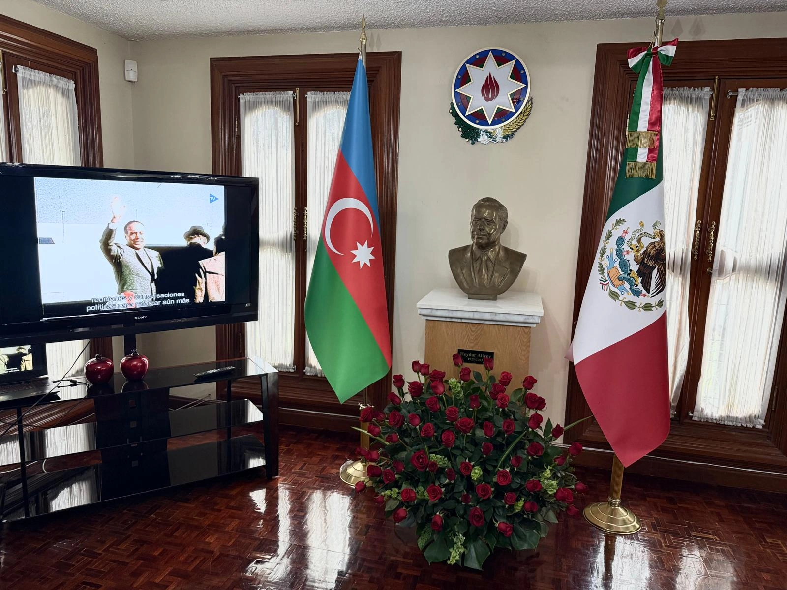 Mexico commemorates National Leader Heydar Aliyev's memory (PHOTO)