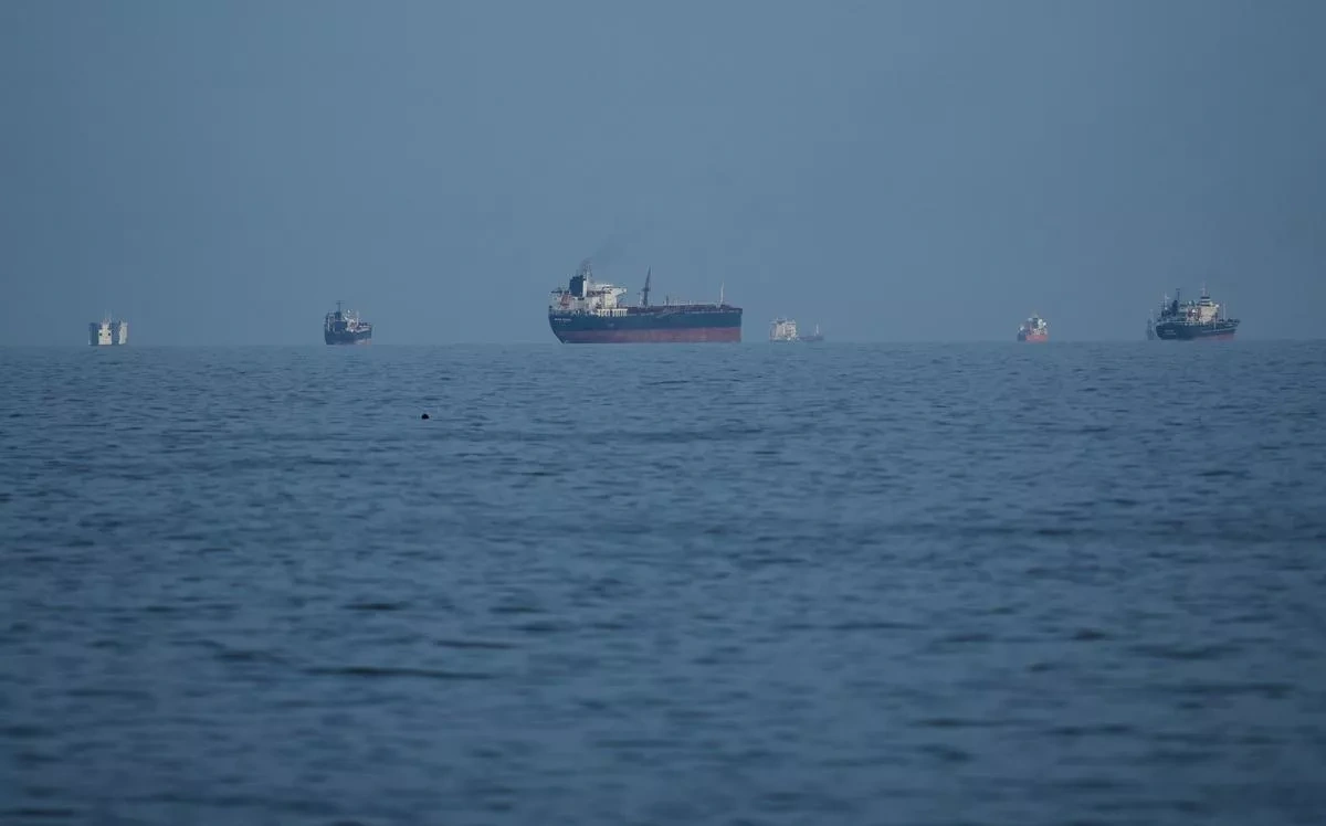 CNN: Strait of Hormuz paralysis continues as tanker routes shift abruptly