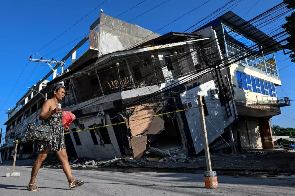 Death toll from earthquake in Philippines rises to 61, search efforts continue