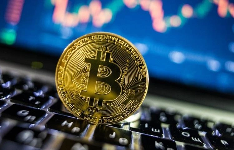 Bitcoin rises more than 4% as crypto market gains