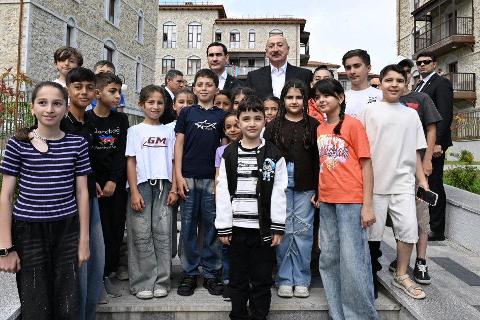 President Ilham Aliyev and President Serdar Berdimuhamedov visit first residential complex built in Shusha city (PHOTO)