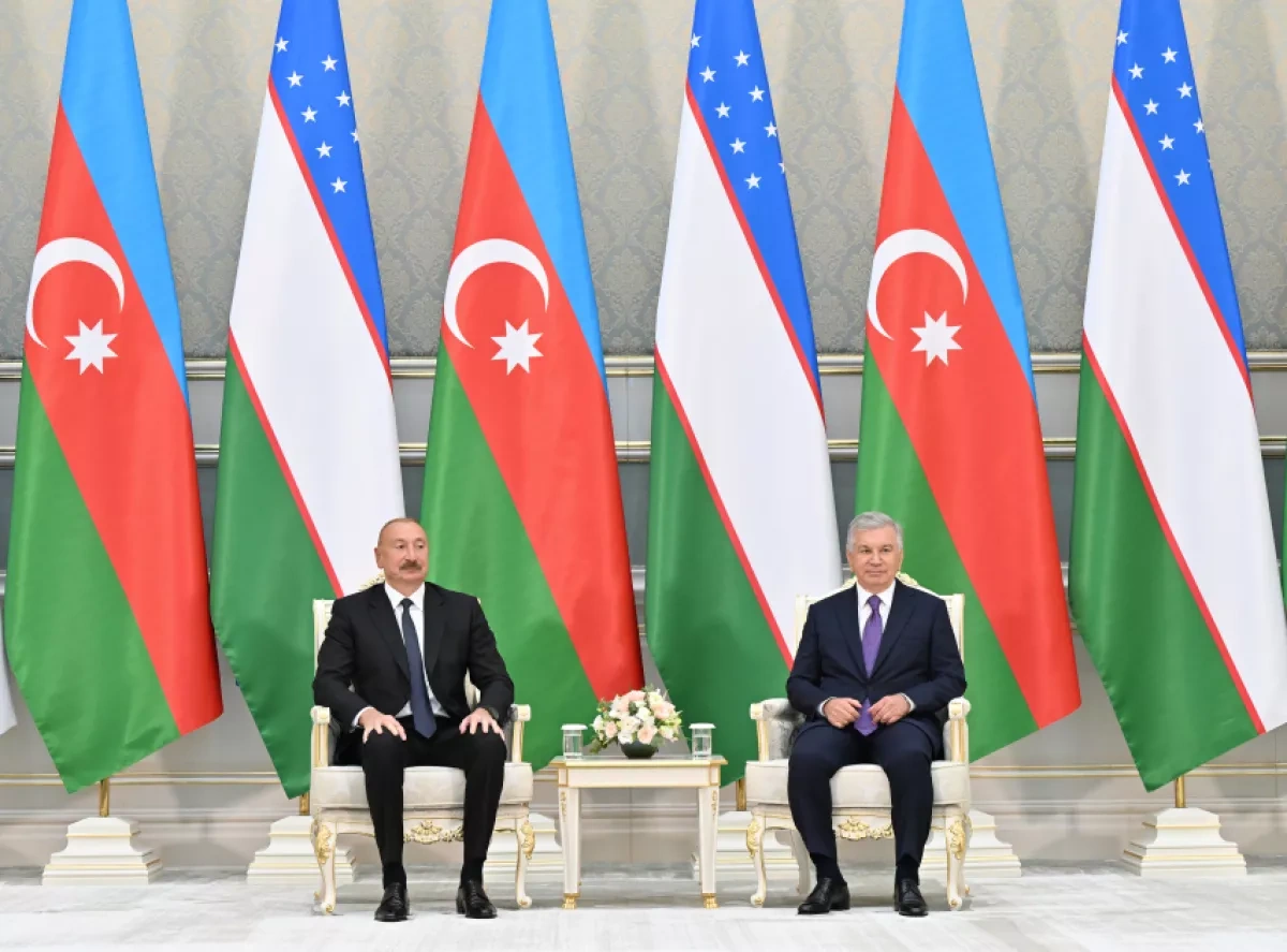Aliyev and Mirziyoyev exchange highest state honors in Tashkent PHOTO